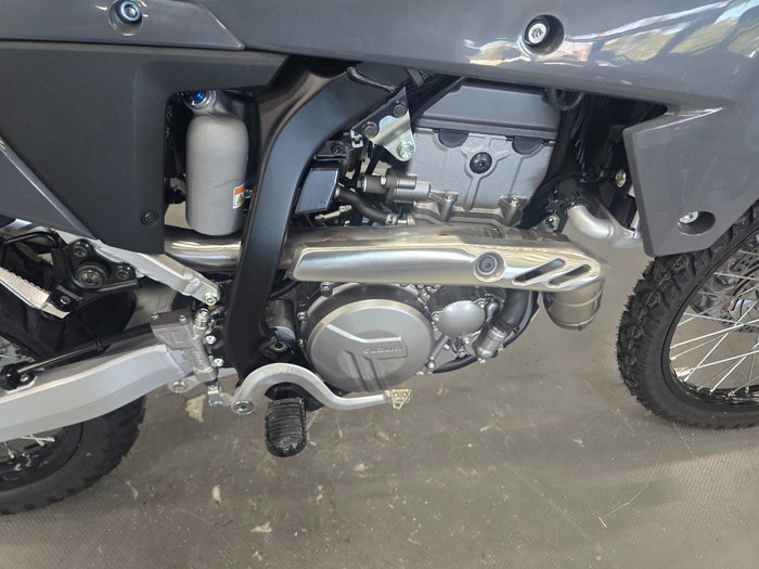 2026 Suzuki DR-Z4S (DR-Z400SRJ) GREY