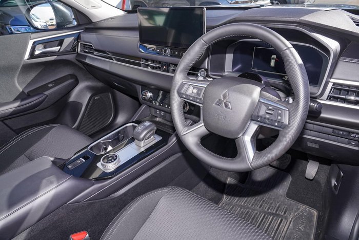 2025 Mitsubishi Outlander LS