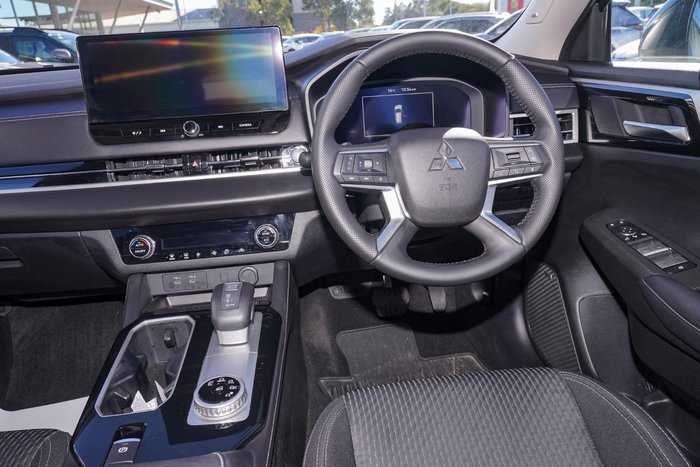 2025 Mitsubishi Outlander LS