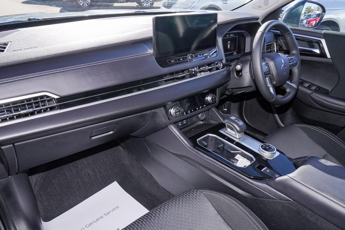 2025 Mitsubishi Outlander LS