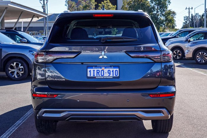 2025 Mitsubishi Outlander LS