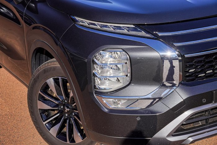2025 Mitsubishi Outlander LS