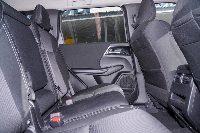 2025 Mitsubishi Outlander LS