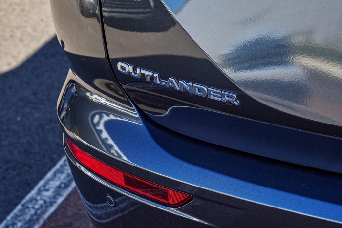 2025 Mitsubishi Outlander LS