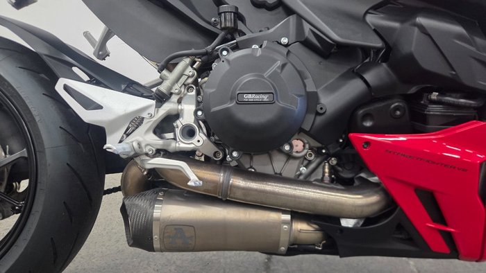 2022 DUCATI STREETFIGHTER V2 Red