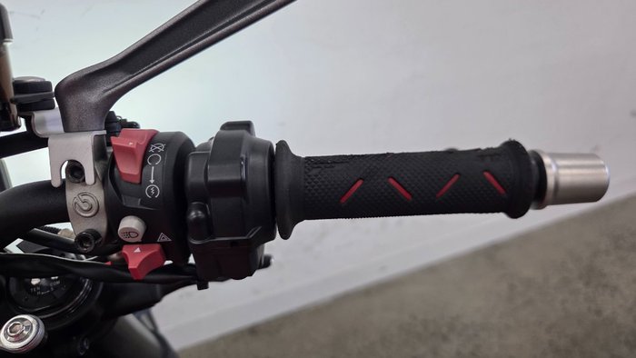 2022 DUCATI STREETFIGHTER V2 Red