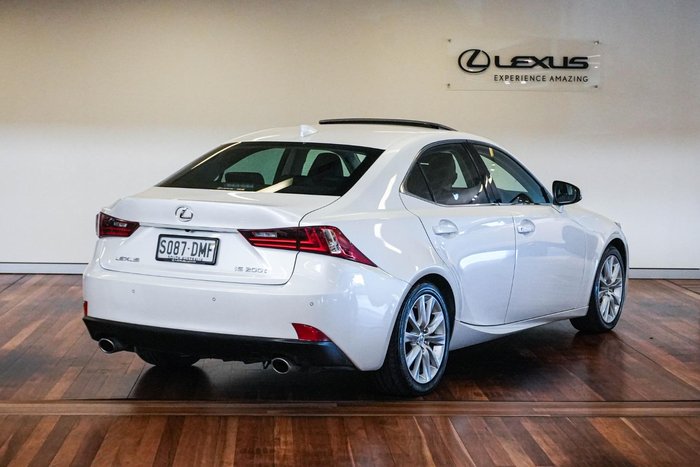 2016 Lexus IS 200t Luxury
