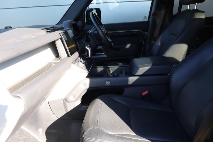 2023 Land Rover Defender 110 D300 X-Dynamic HSE