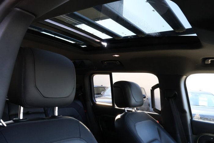 2023 Land Rover Defender 110 D300 X-Dynamic HSE