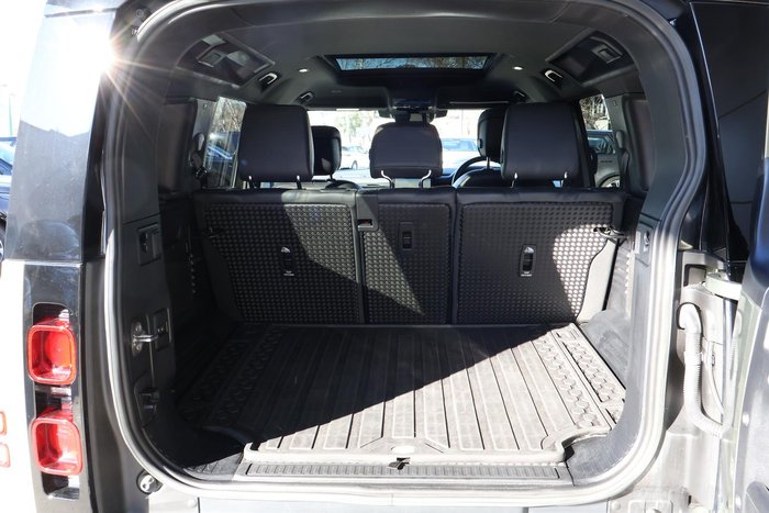 2023 Land Rover Defender 110 D300 X-Dynamic HSE