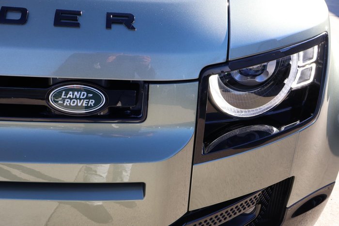 2023 Land Rover Defender 110 D300 X-Dynamic HSE