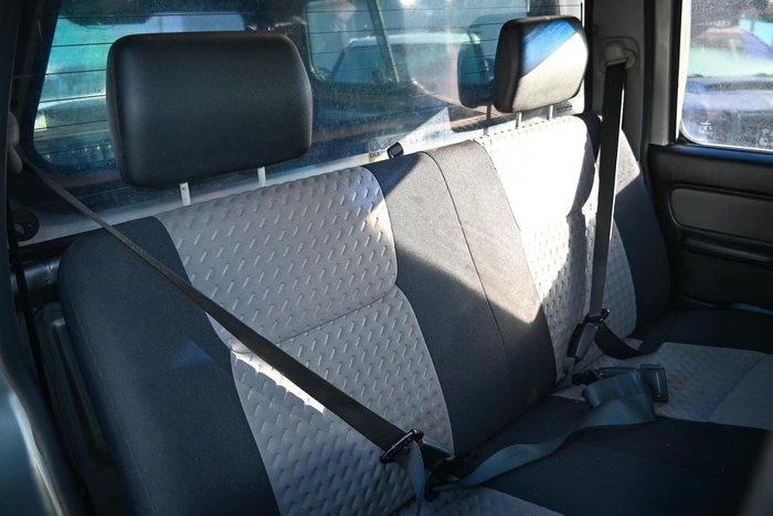 2004 Nissan Navara ST-R