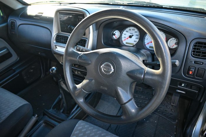 2004 Nissan Navara ST-R