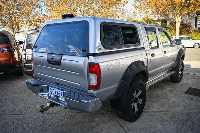 2004 Nissan Navara ST-R