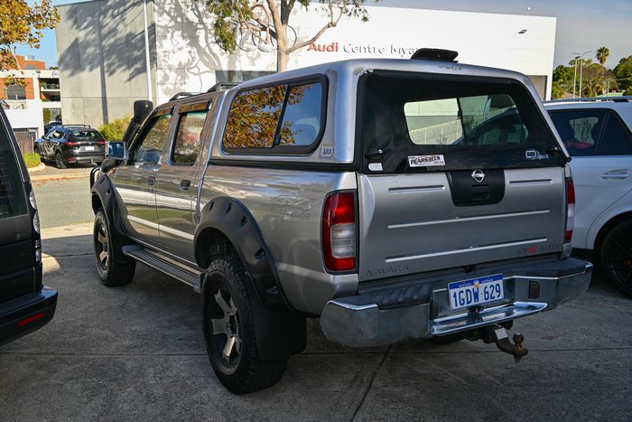 2004 Nissan Navara ST-R