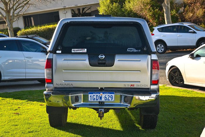 2004 Nissan Navara ST-R
