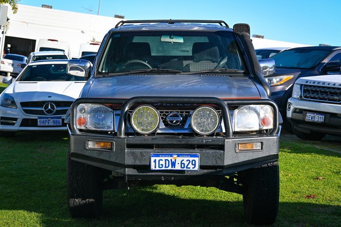 2004 Nissan Navara ST-R