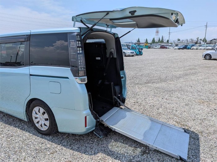 2014 Toyota Voxy