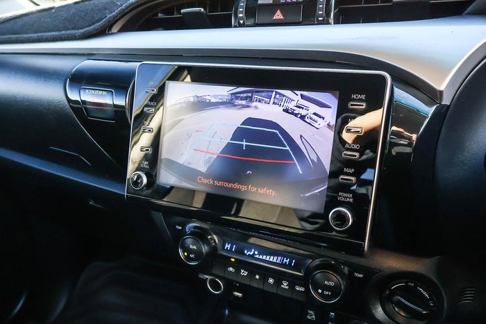 2022 Toyota Hilux SR5