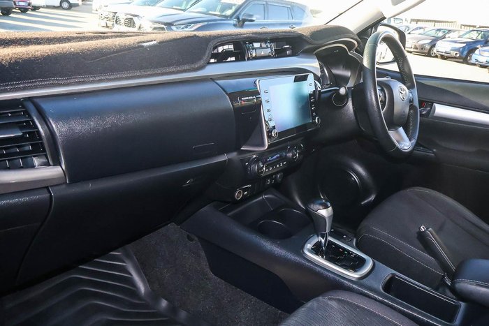 2022 Toyota Hilux SR5