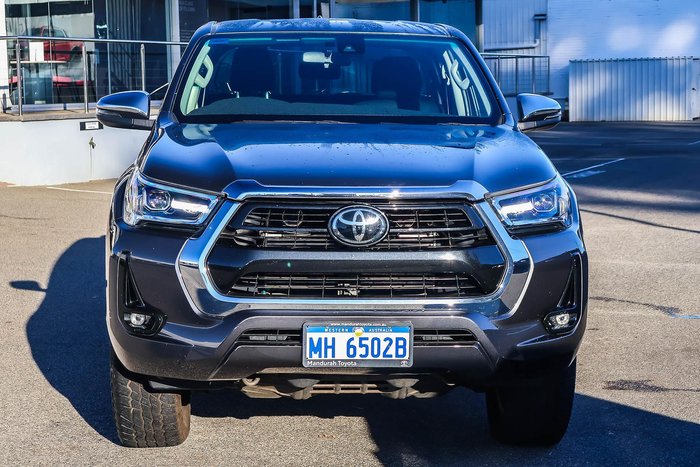 2022 Toyota Hilux SR5