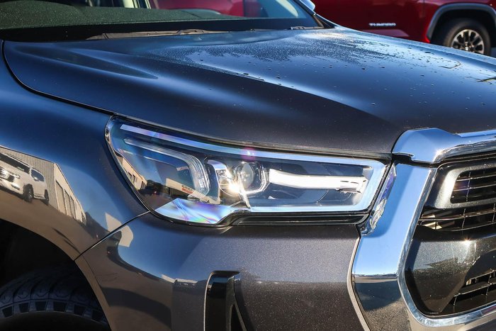 2022 Toyota Hilux SR5