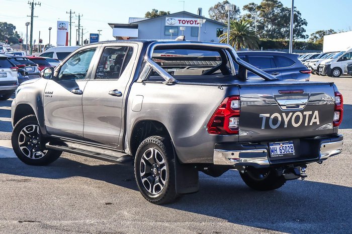 2022 Toyota Hilux SR5