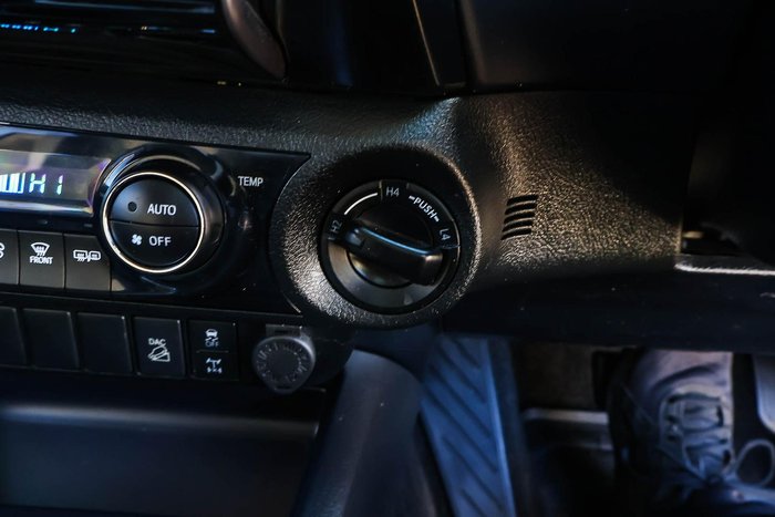 2022 Toyota Hilux SR5