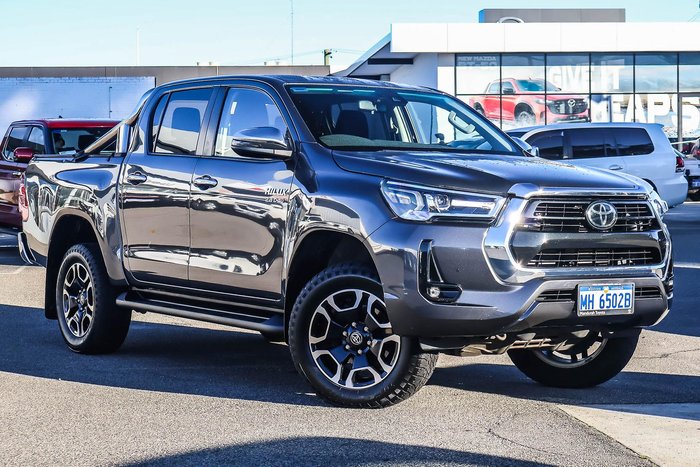 2022 Toyota Hilux SR5