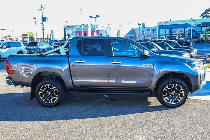 2022 Toyota Hilux SR5