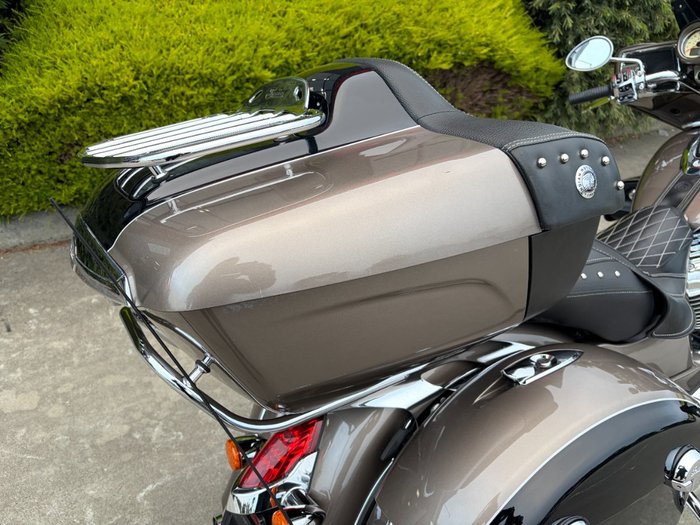 2018 Indian ROADMASTER STEEL GRY THR BLK Gold