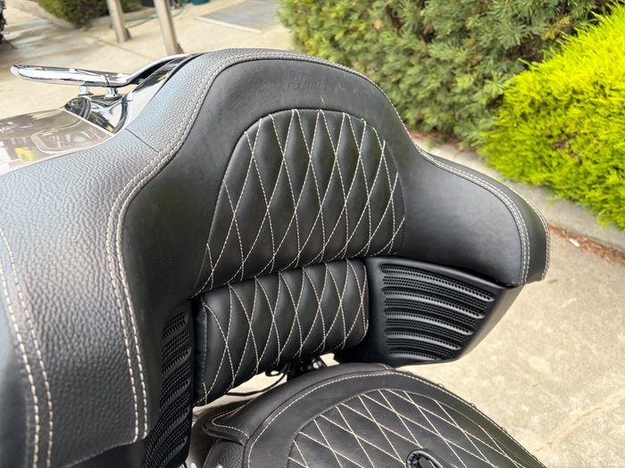 2018 Indian ROADMASTER STEEL GRY THR BLK Gold