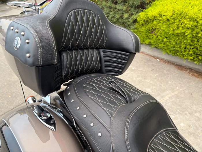 2018 Indian ROADMASTER STEEL GRY THR BLK Gold