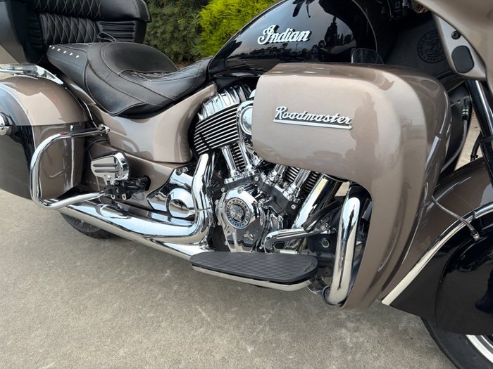 2018 Indian ROADMASTER STEEL GRY THR BLK Gold