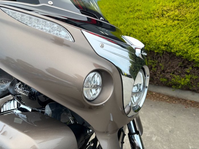 2018 Indian ROADMASTER STEEL GRY THR BLK Gold