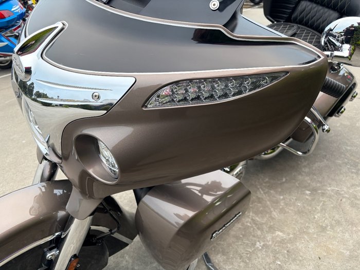 2018 Indian ROADMASTER STEEL GRY THR BLK Gold
