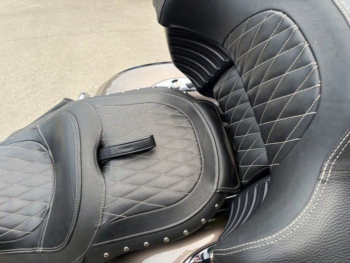 2018 Indian ROADMASTER STEEL GRY THR BLK Gold