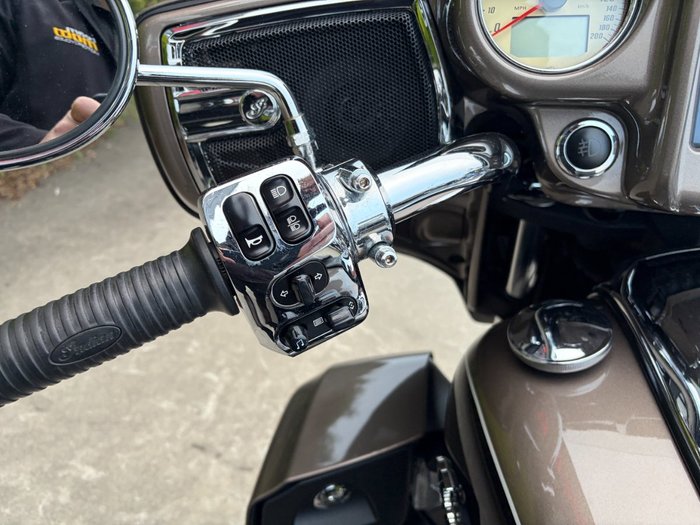 2018 Indian ROADMASTER STEEL GRY THR BLK Gold