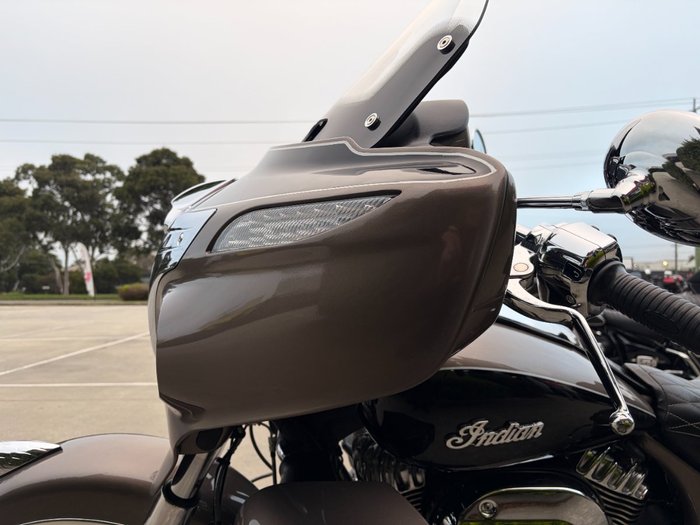 2018 Indian ROADMASTER STEEL GRY THR BLK Gold