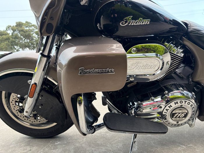 2018 Indian ROADMASTER STEEL GRY THR BLK Gold