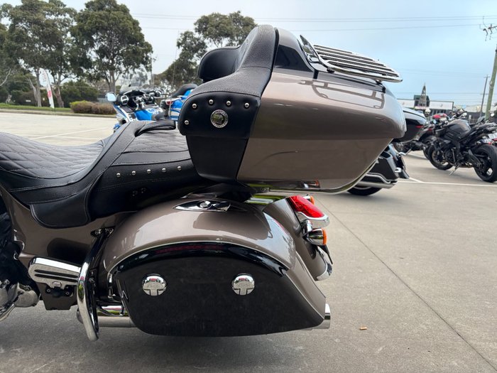 2018 Indian ROADMASTER STEEL GRY THR BLK Gold