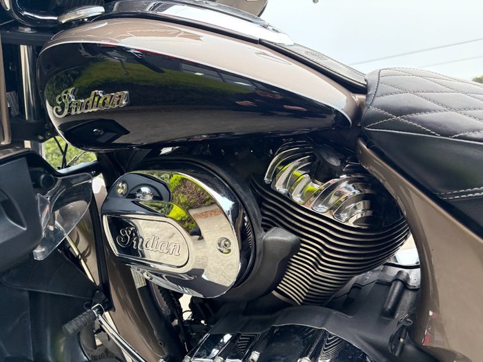2018 Indian ROADMASTER STEEL GRY THR BLK Gold