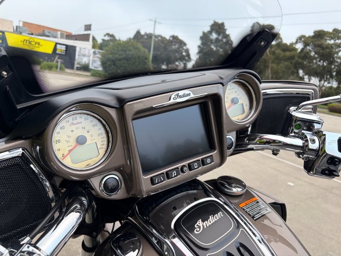2018 Indian ROADMASTER STEEL GRY THR BLK Gold