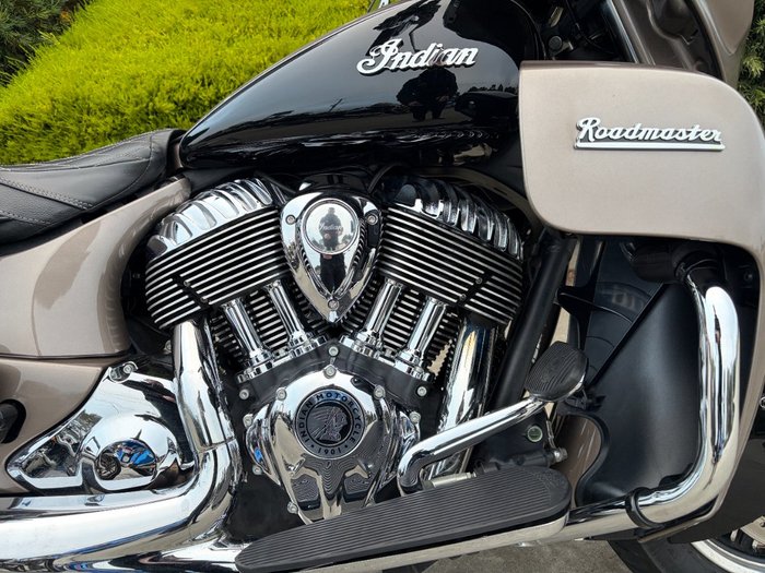 2018 Indian ROADMASTER STEEL GRY THR BLK Gold