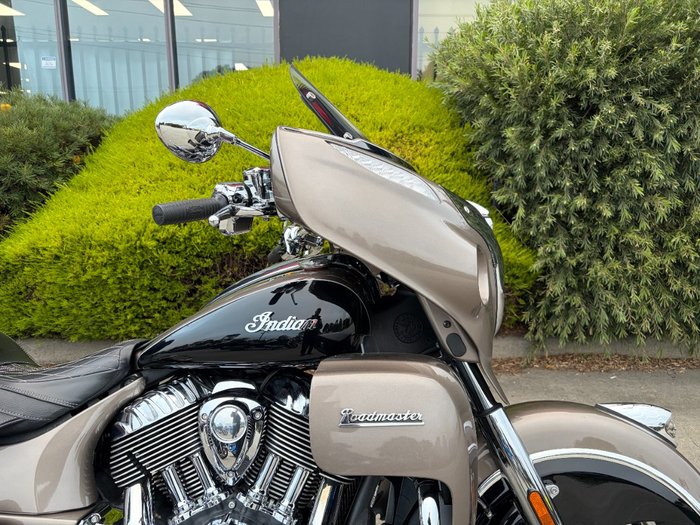 2018 Indian ROADMASTER STEEL GRY THR BLK Gold