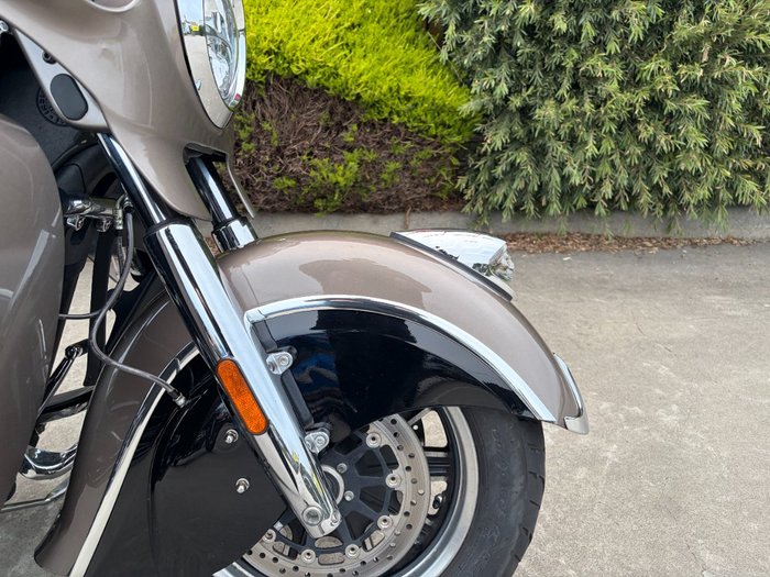 2018 Indian ROADMASTER STEEL GRY THR BLK Gold