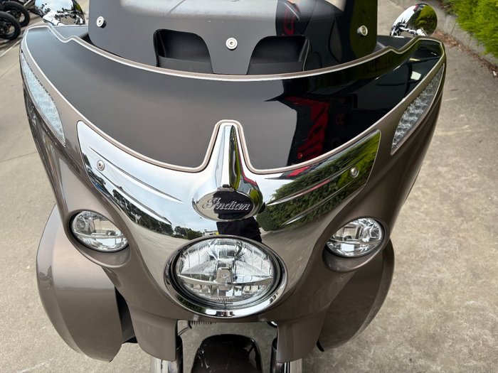 2018 Indian ROADMASTER STEEL GRY THR BLK Gold