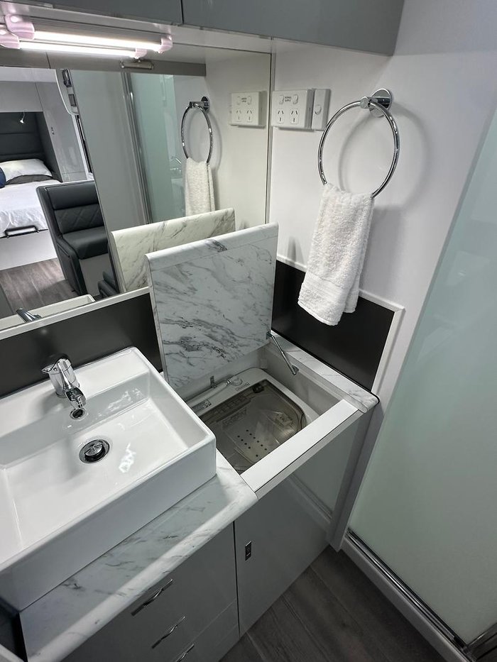 2025 Red Centre Newell Plus 186 Type B (was $114,990 now $94,990)