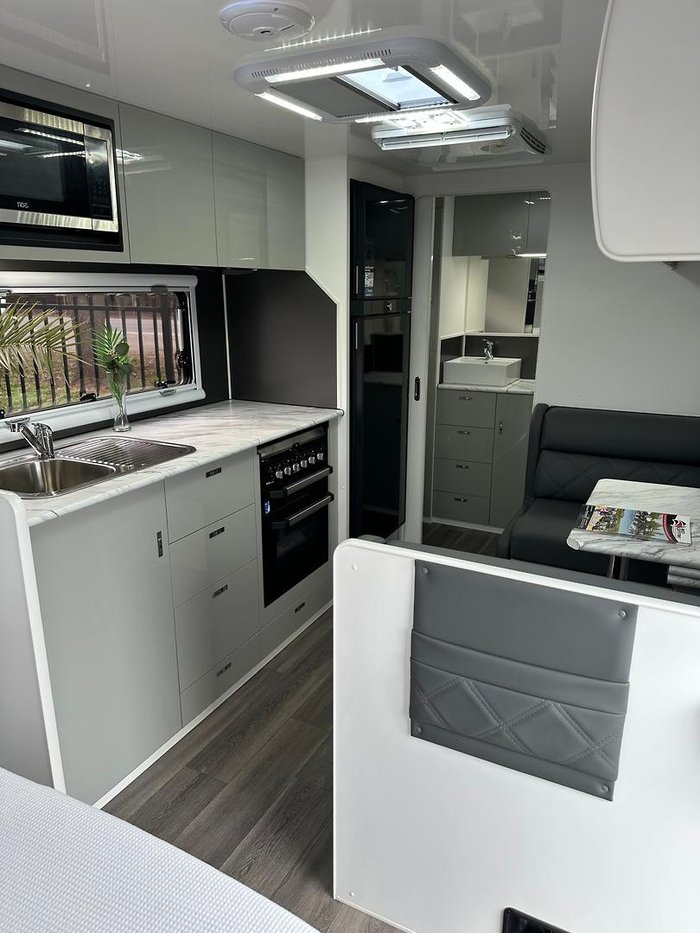 2025 Red Centre Newell Plus 186 Type B (was $114,990 now $94,990)