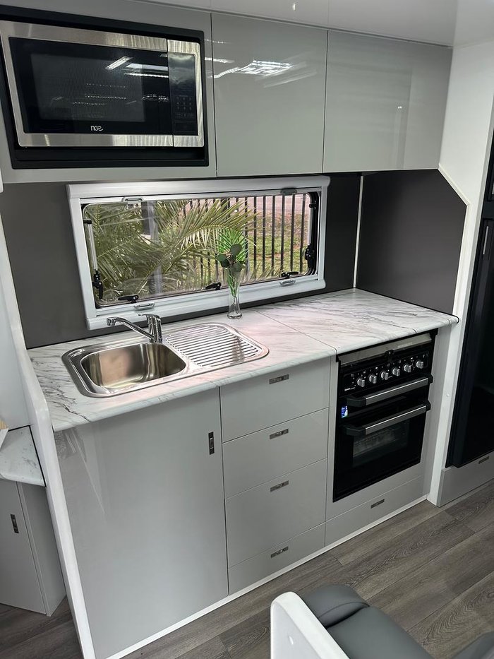 2025 Red Centre Newell Plus 186 Type B (was $114,990 now $94,990)